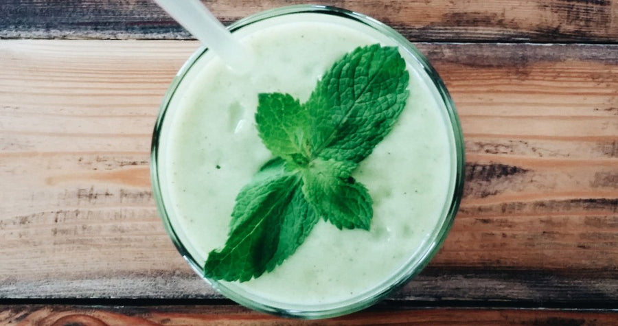 Minty Maca Shamrock Smoothie Recipe with Maca Powder and Peppermint Leaf Liquid Herbal Extract