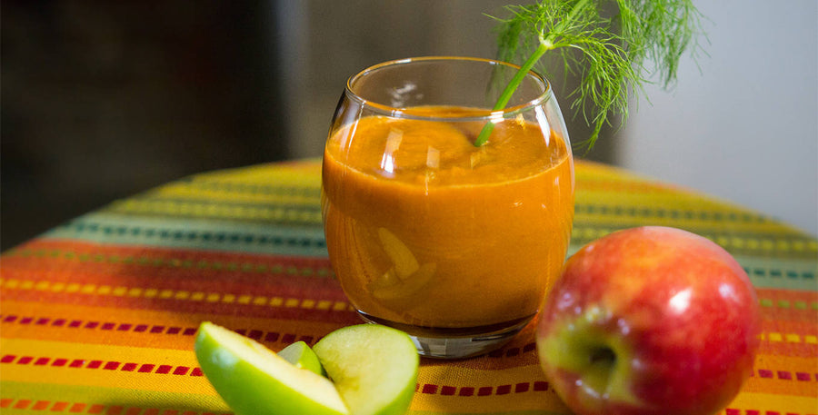 Carrot Apple Fennel Smoothie with apples on the side